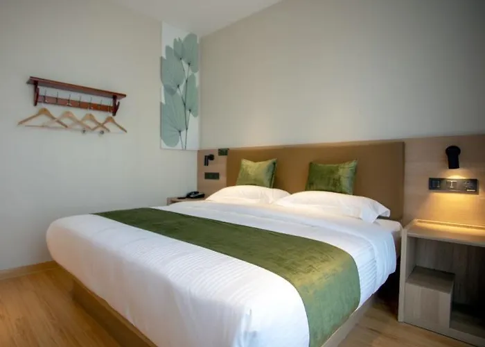 Greentree Inn Express Shanghai Pudong Lingang New City Yunhan Road
